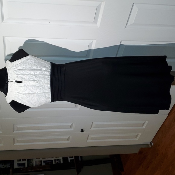 Dress by Sangria size6 - Picture 2 of 6